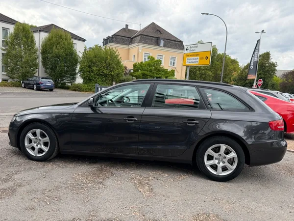 Audi A4 Avant Attraction e - Photo 2