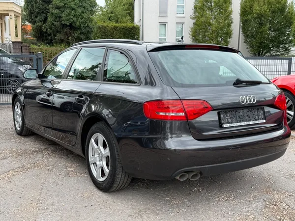 Audi A4 Avant Attraction e - Photo 3