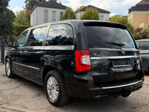 Lancia Voyager Gold/SD/7xSitzer/LEDER/DVD/KAMERA/VOLL - Photo 3