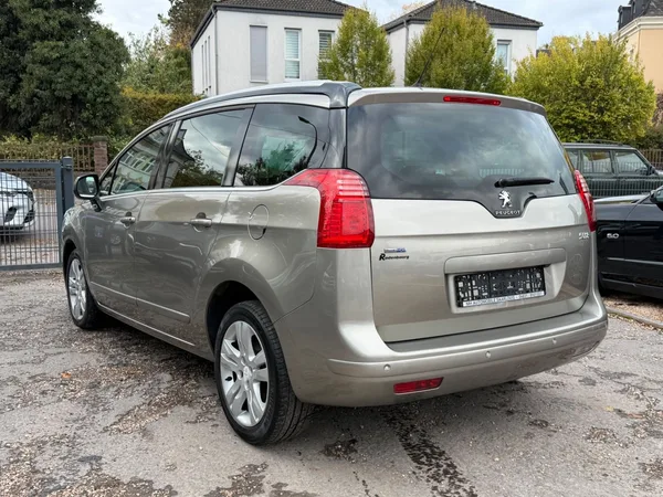Peugeot 5008 Allure 150PS/Navi/Kamera/Pano/Leder/ - Photo 3