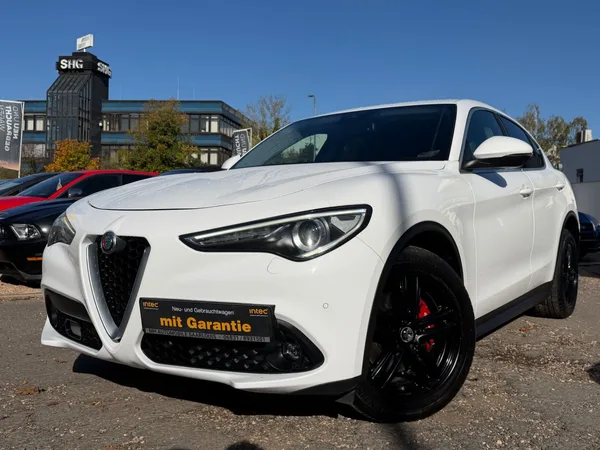 Alfa Romeo Stelvio Super 2WD/Leder/Navi/Kamera/ - Photo 1