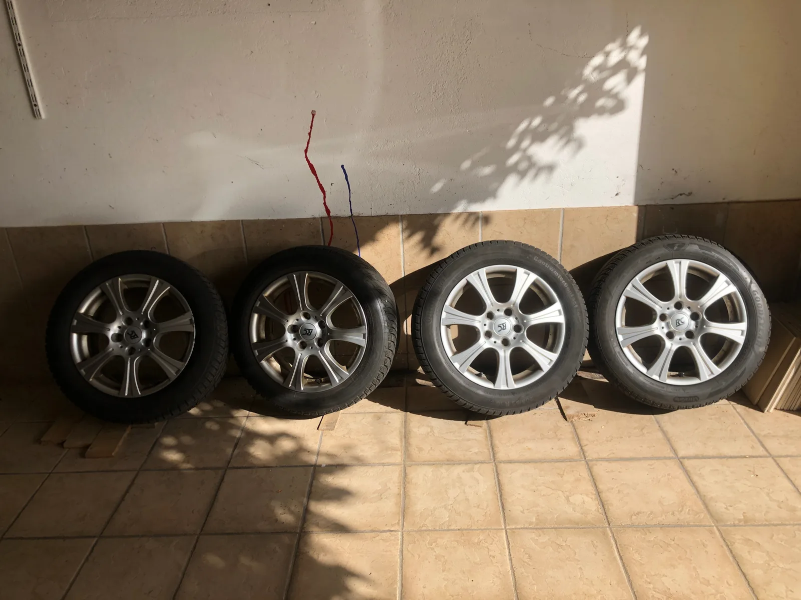 Jantes alu + Pneus hiver 16 205/55 R16 H - Photo 1